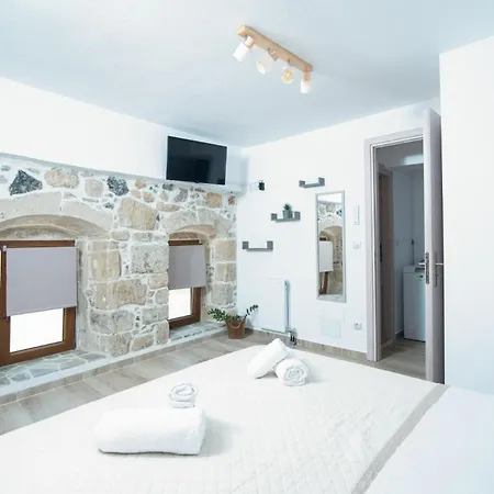 Stone House Elefteria Near Matala * Petrokefalion